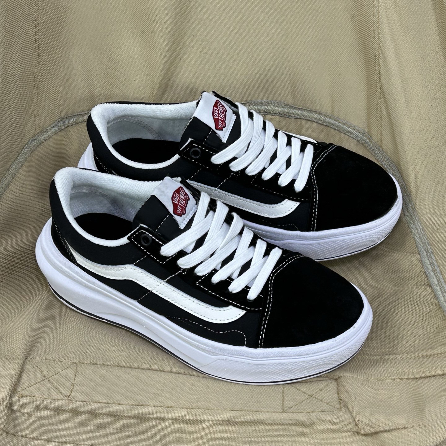 Vans Old Skool Overt ComfyCush Low-Top Skate Shoes Black/White
