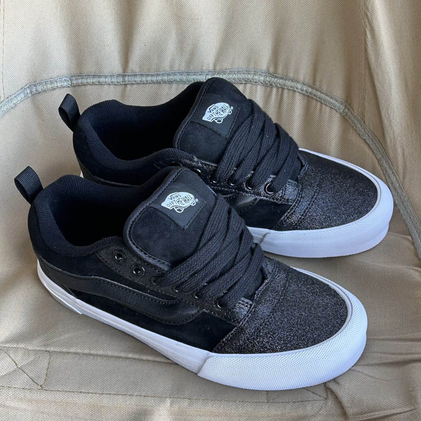 Vans Knu Skool Low-Top Skate Shoes Black/White