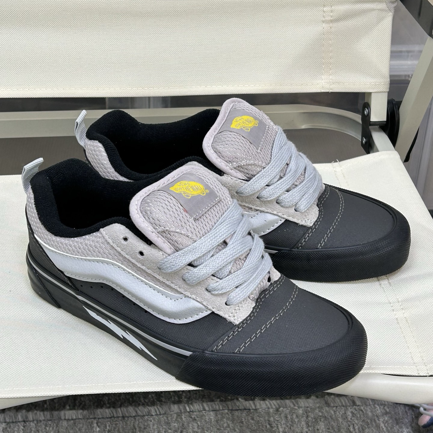 Vans Knu Skool Low-Top Skate Shoes Black/Grey