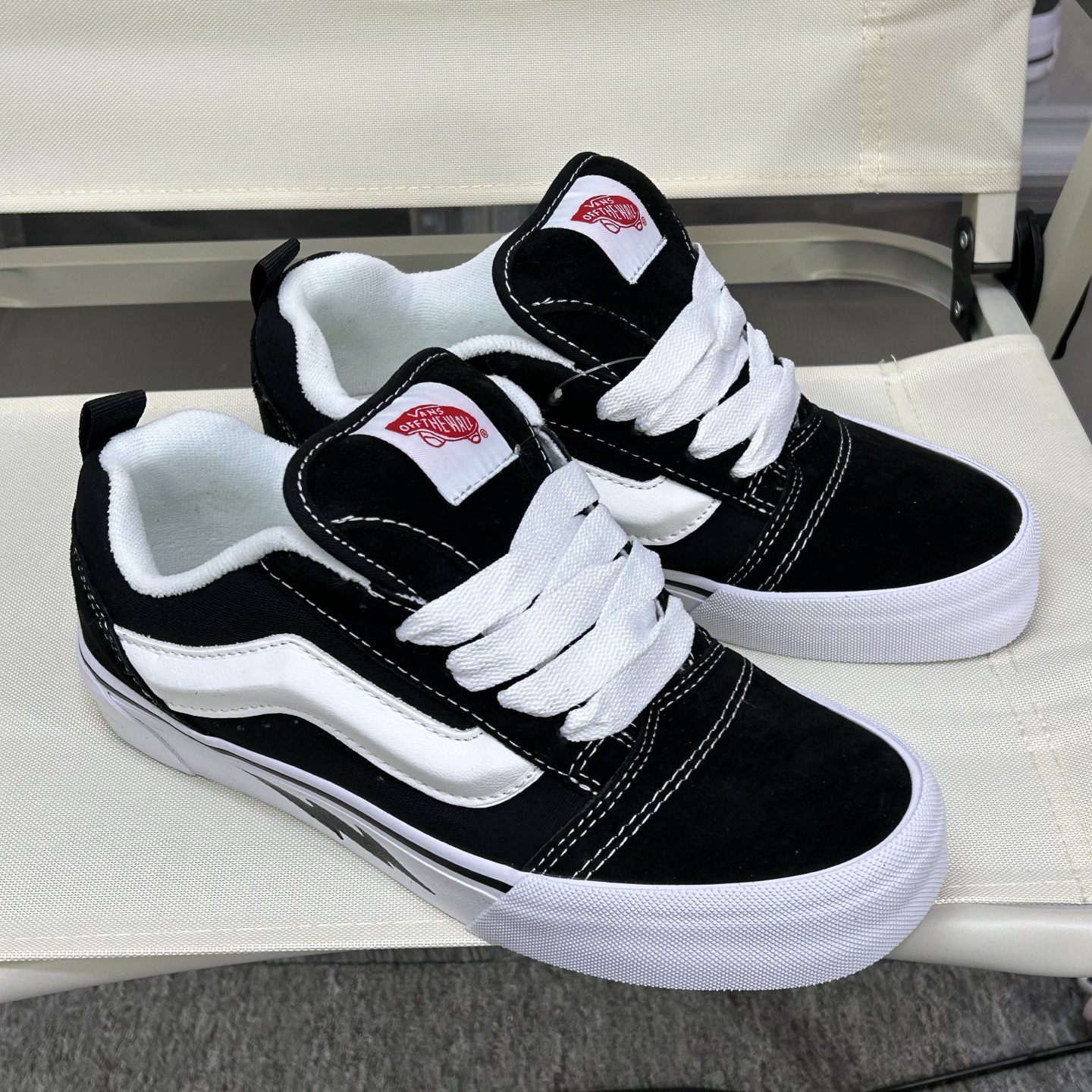 Vans Knu Skool Low Skate Sneakers Black/White