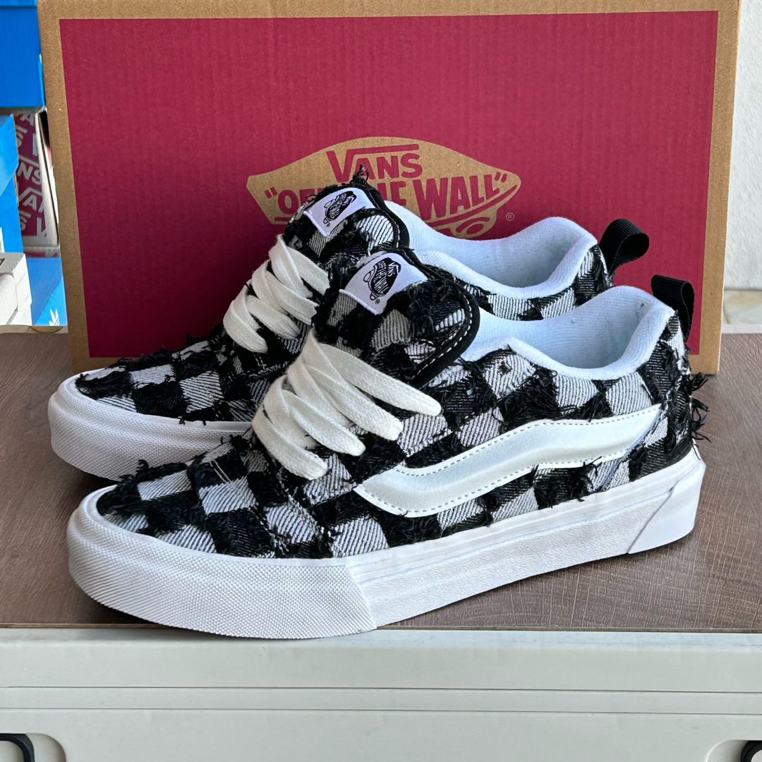 Vans Knu Skool Low Skate Shoes Black/White
