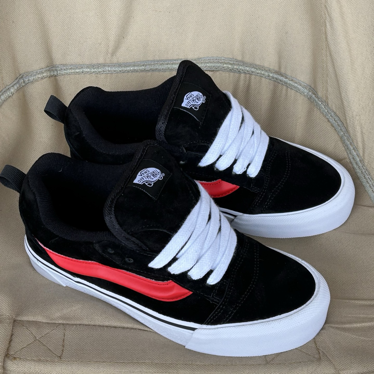 Vans Knu Skool Low Skate Shoes Black/Red