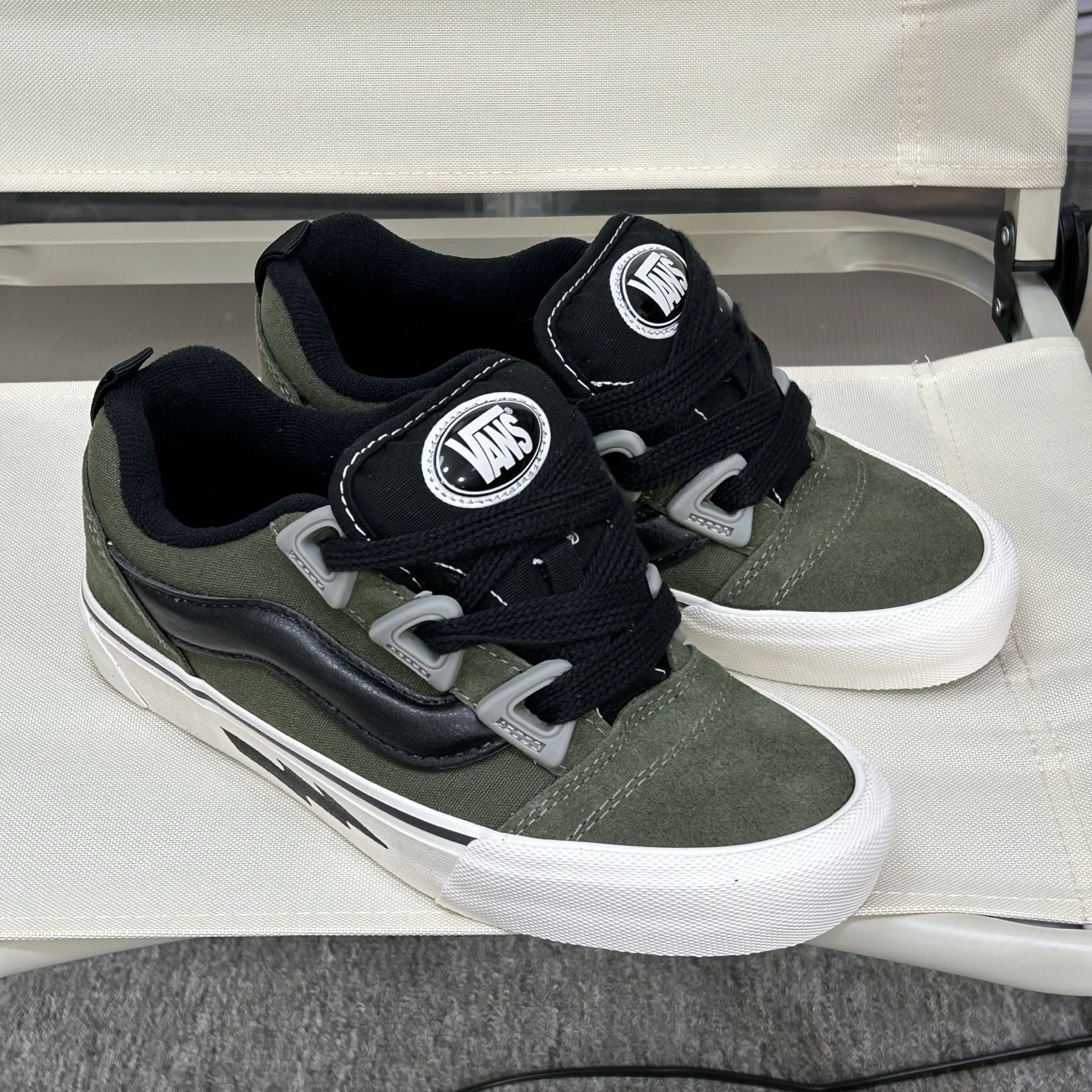 Vans Knu Skool Low-Top Skate Shoes Green