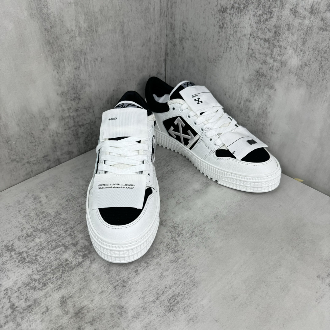 Off-White Low Vulcanized Sneakers White/Black