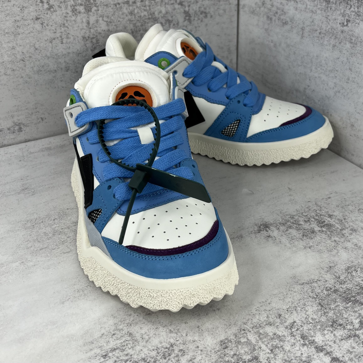 Off-White Low-Top Sneakers Blue