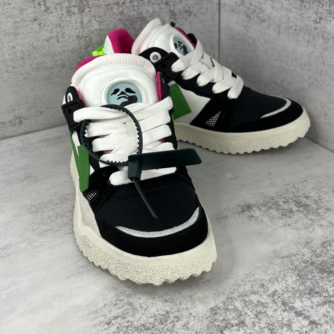 Off-White CO Arrow Runner Sneaker Multicolor