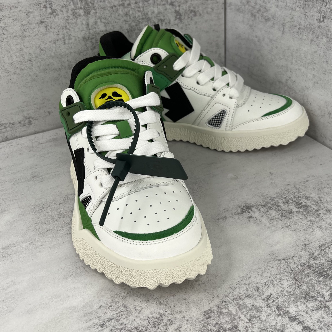 Off-White Arrow Sneakers Green