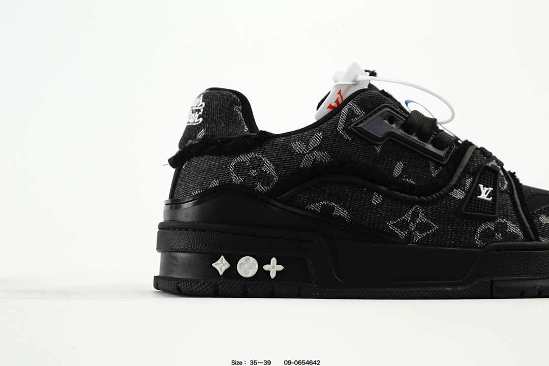 Louis Vuitton Trainer Low Sneakers Black
