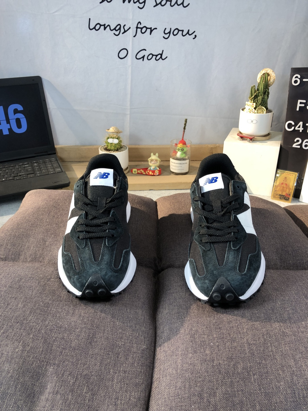 New Balance 327 Retro Runner Black