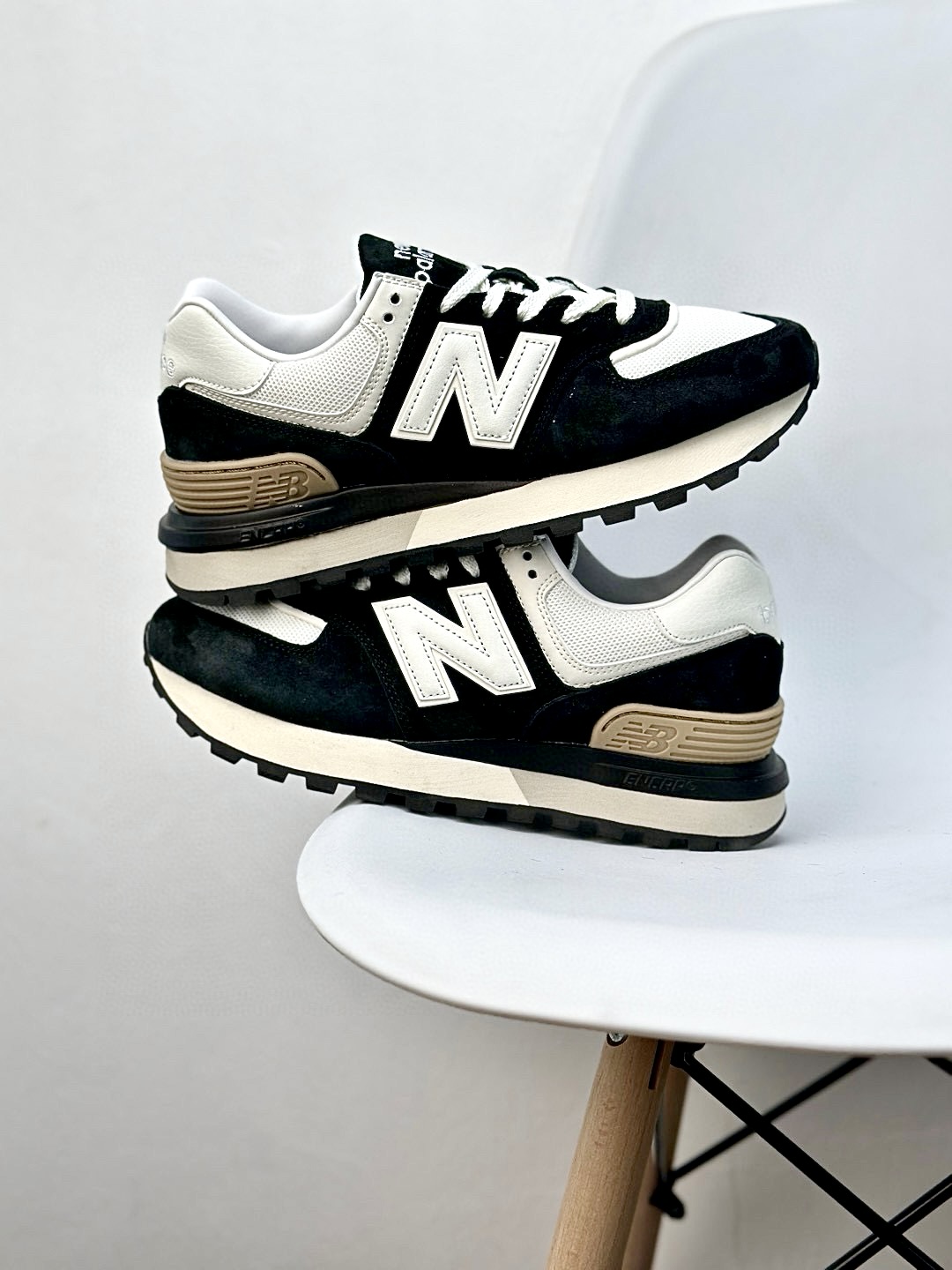 New Balance U574LGRN Retro Runner Black/White