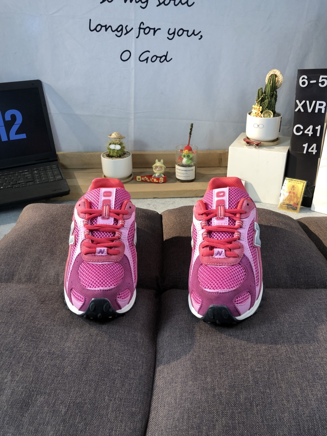 New Balance 204 Retro Runner Pink