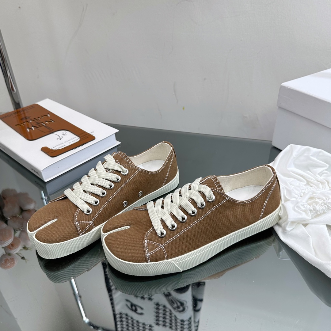 MM6 Tabi Canvas Sneakers Brown