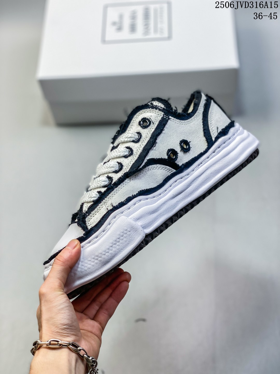 Maison Mihara Yasuhiro Original Sole Canvas Low Sneakers Black White