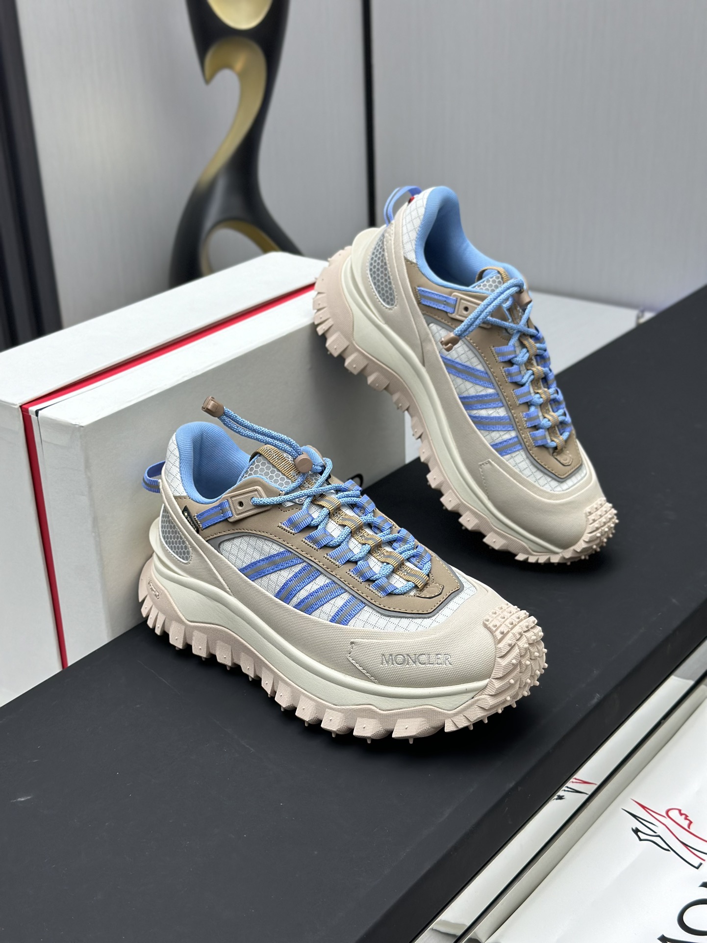 Moncler Trailgrip GTX Sneakers Beige/Blue