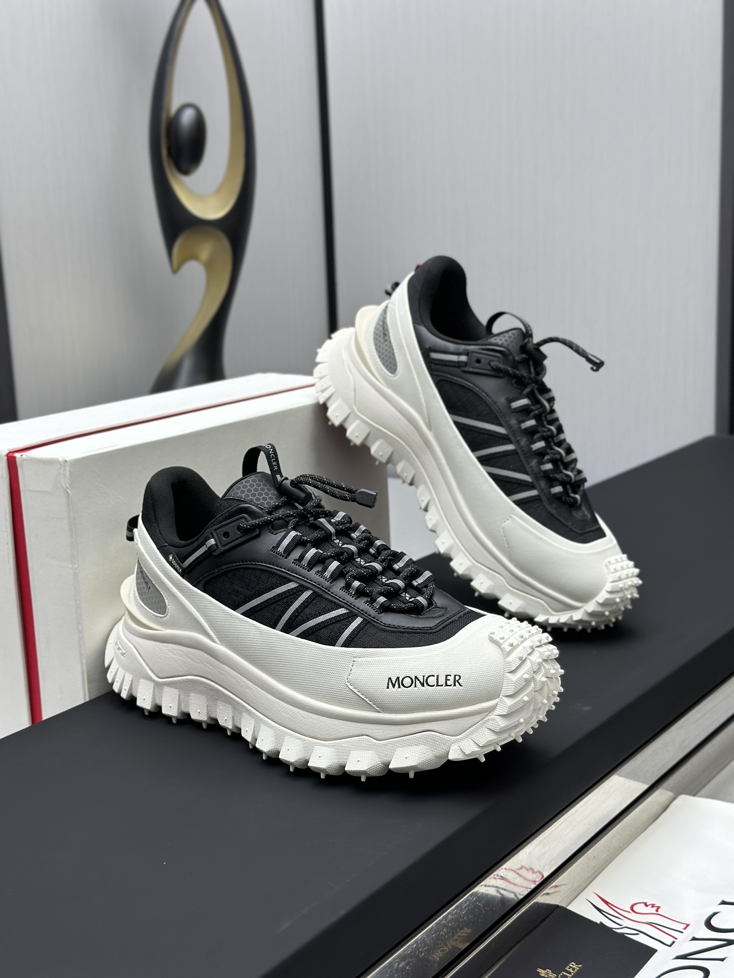 Moncler Trailgrip GTX Sneakers Black/White