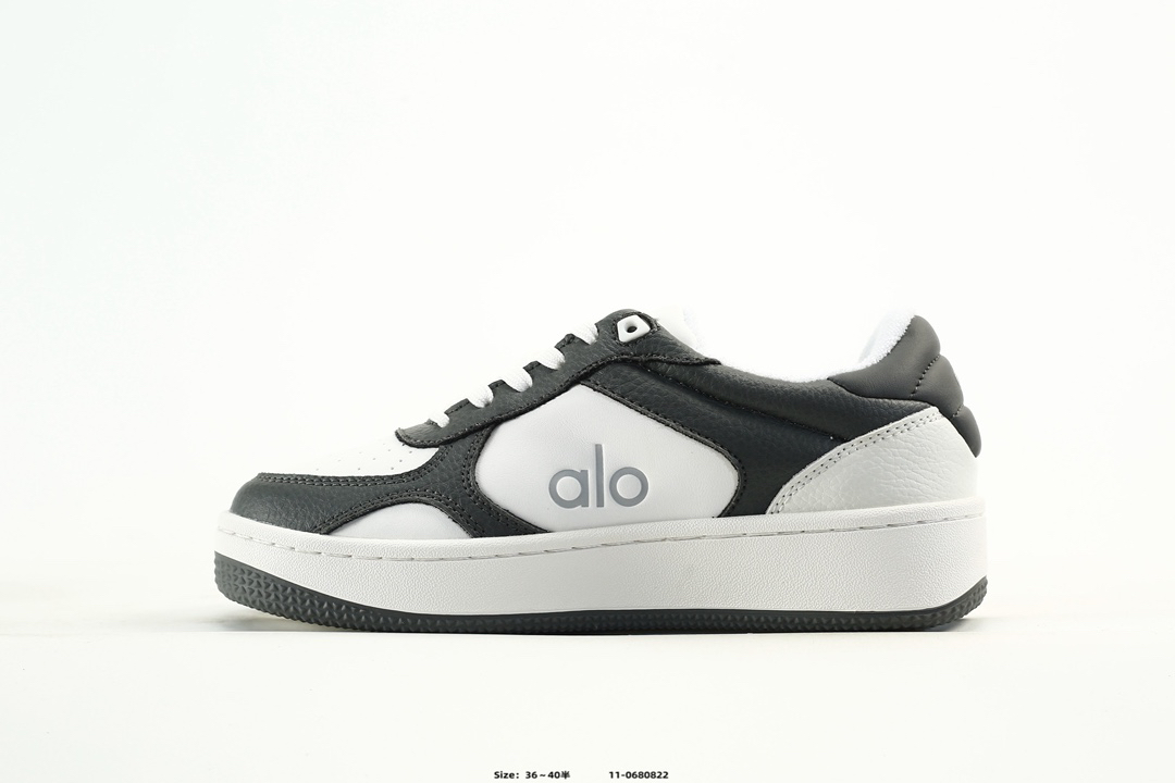 Alo Yoga Alo Runner Low-Top Sneakers Black/White