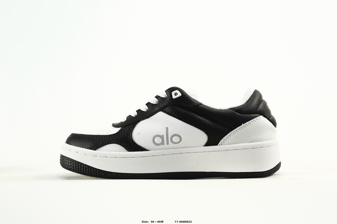 Alo Yoga Runner Low-Top Sneakers Black/White