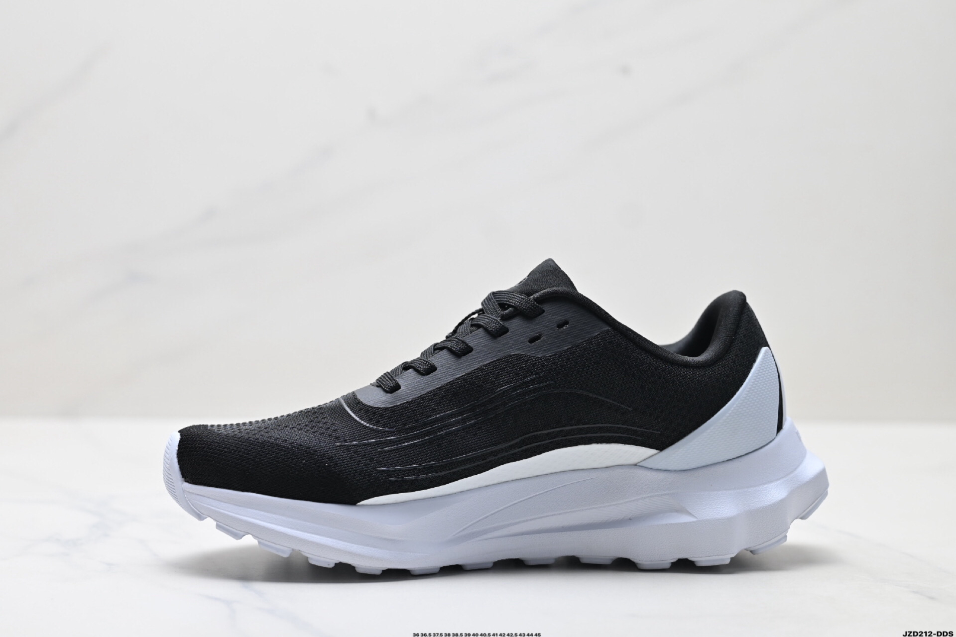 Alo Yoga Alo Runner Breathable Running Shoes Black/White