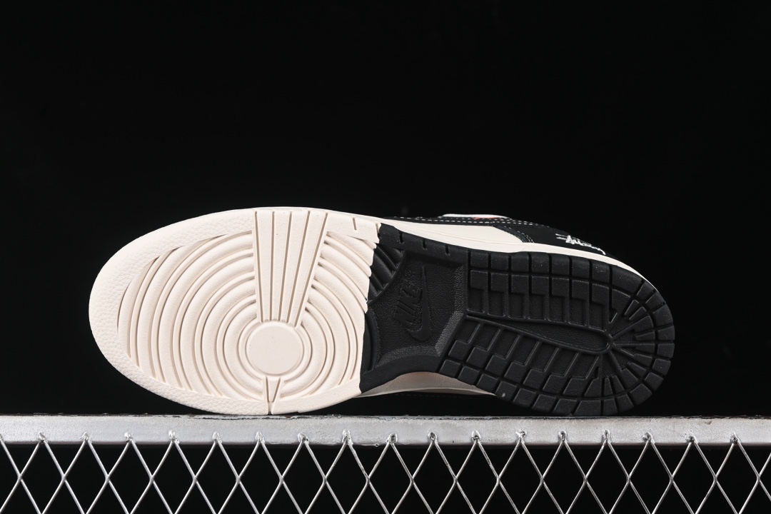 Nike SB Dunk Low Stussy Collab Sneakers Black/White/Orange