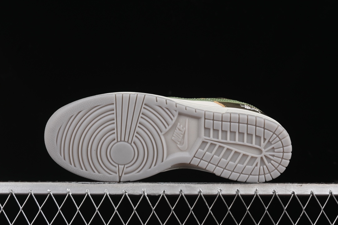 Nike Dunk Low Retro Gold/White
