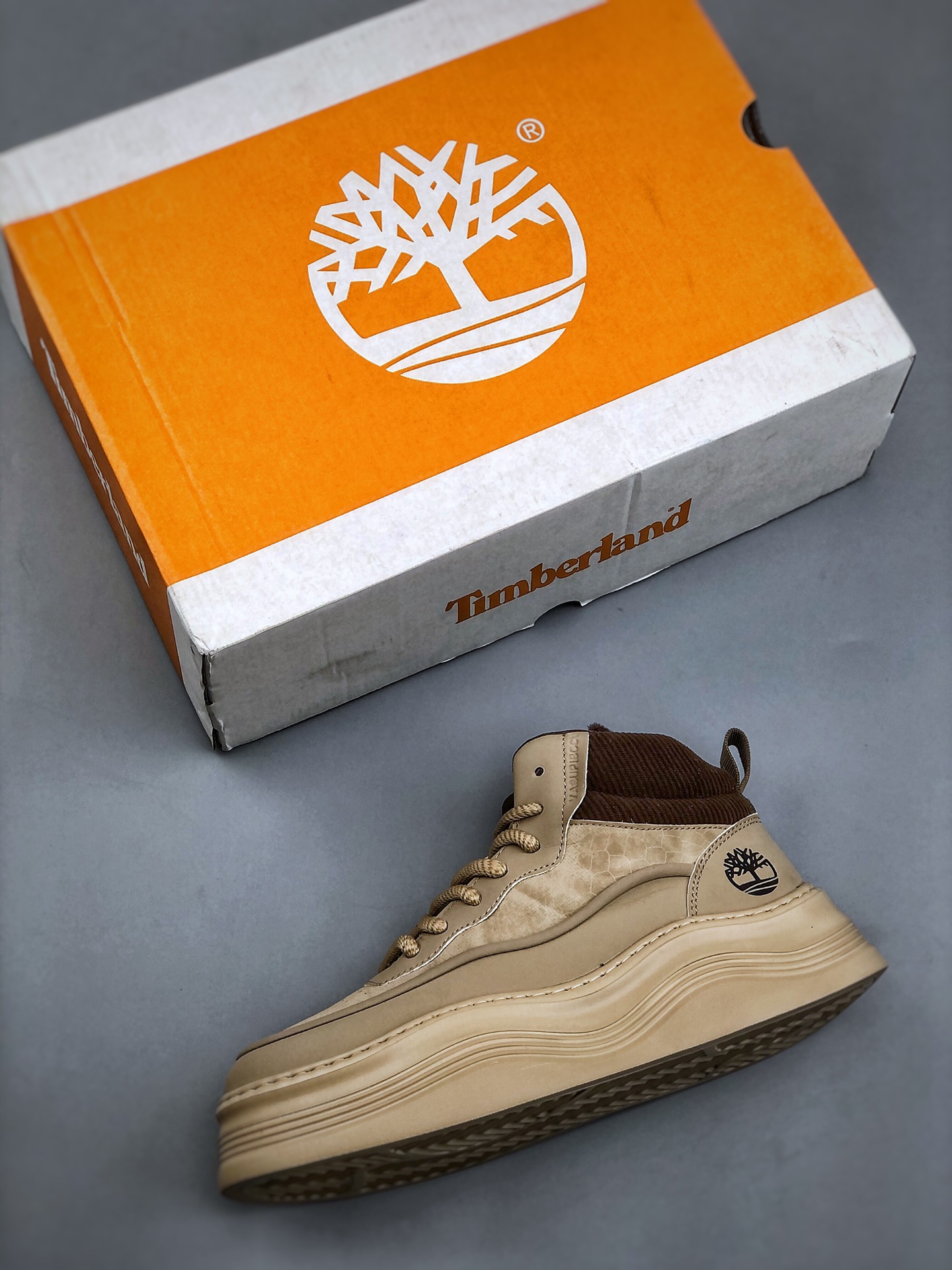 Timberland x Undefeated Fleece-Lined Boots Khaki