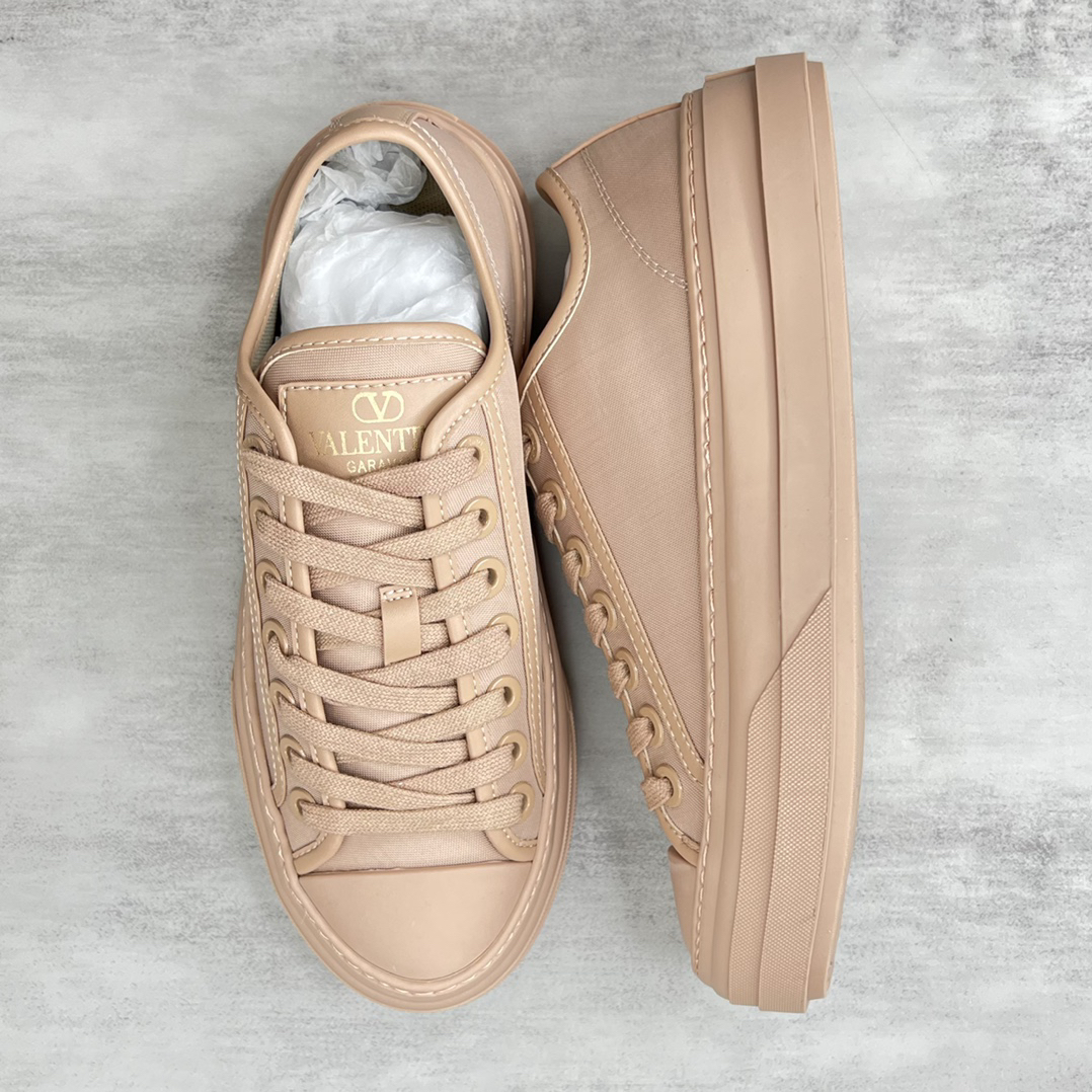 Valentino Garavani TotaloopV Low-Top Sneakers Beige