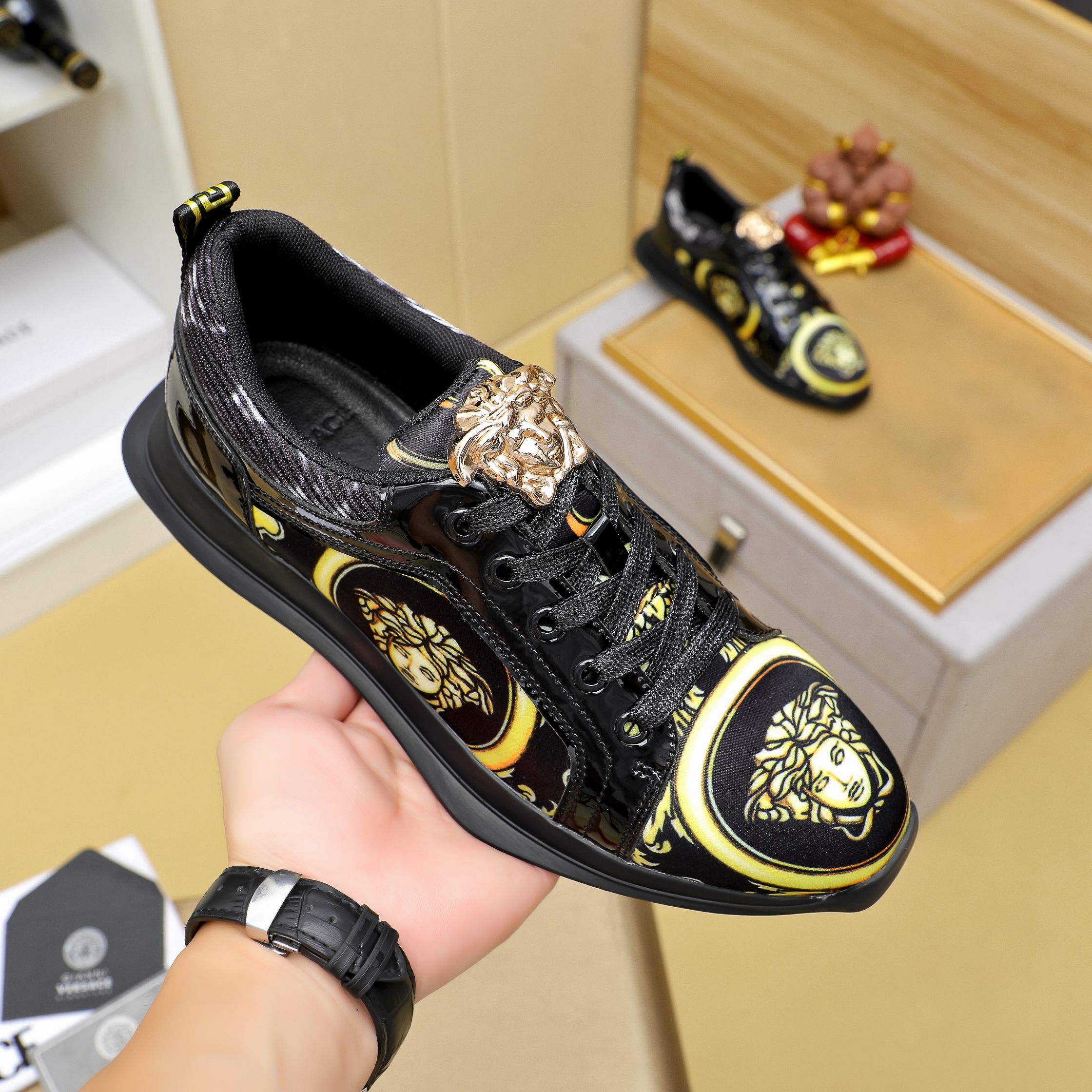 Versace Medusa Print Low-Top Sneakers Black/Gold