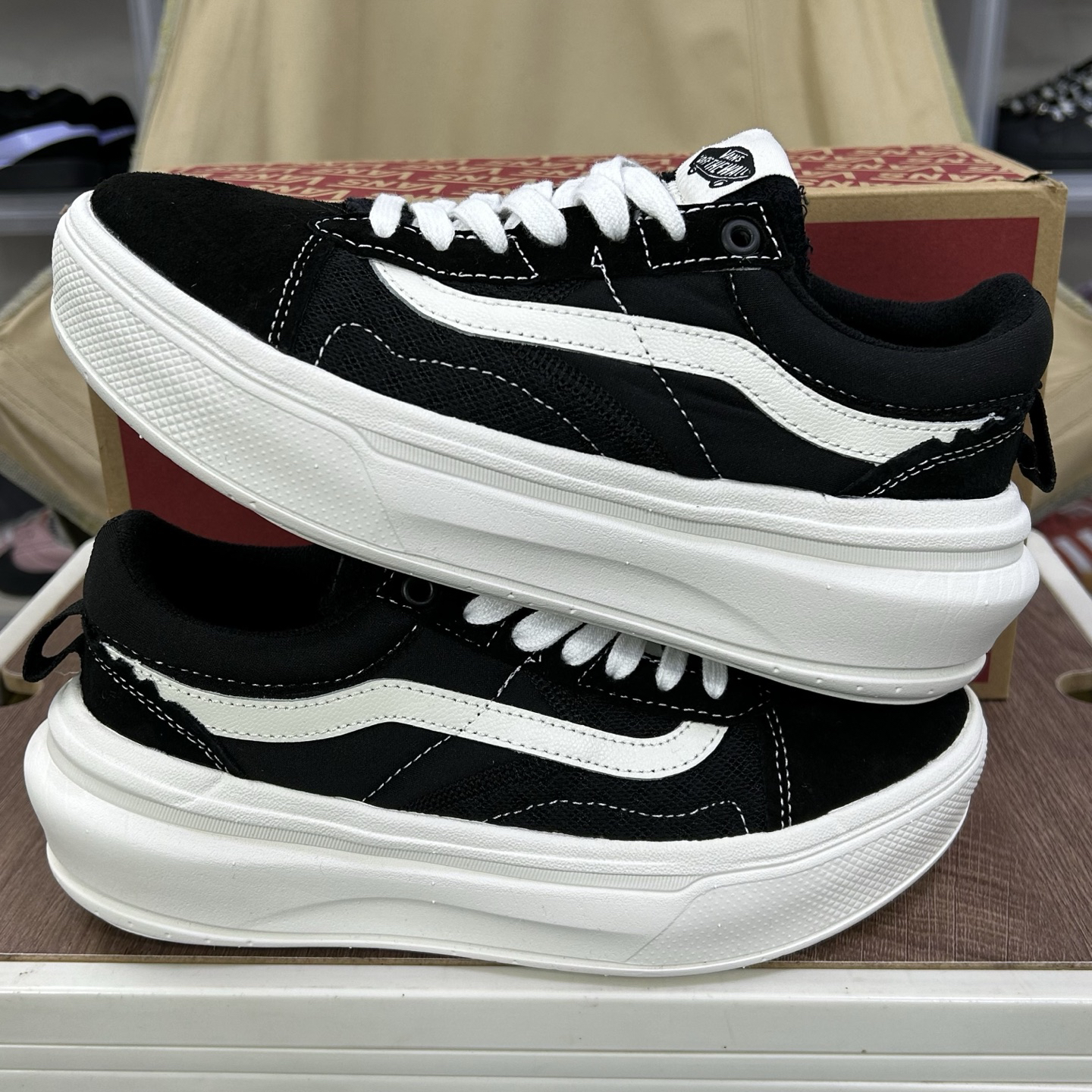 Vans Old Skool Overt ComfyCush Sneakers Black/White