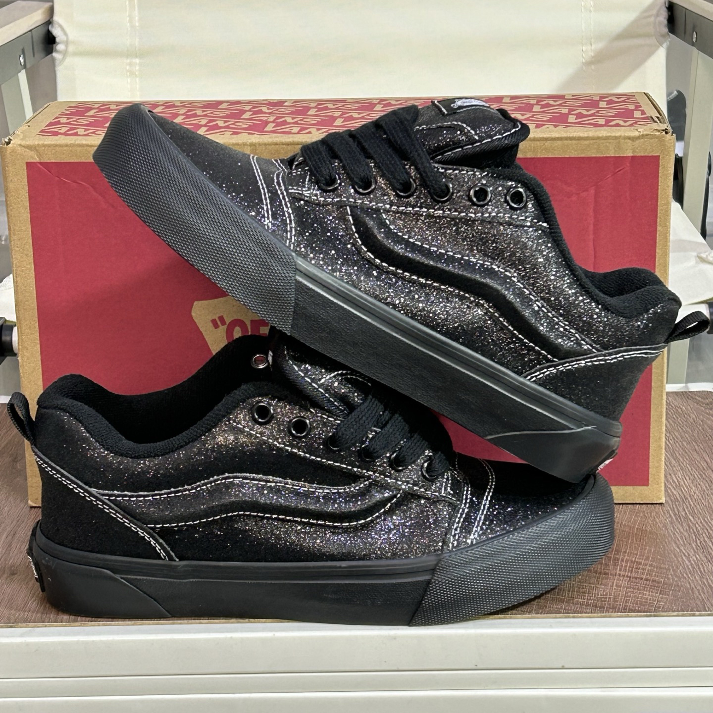 Vans Knu Skool Low-Top Skate Shoes Black Glitter