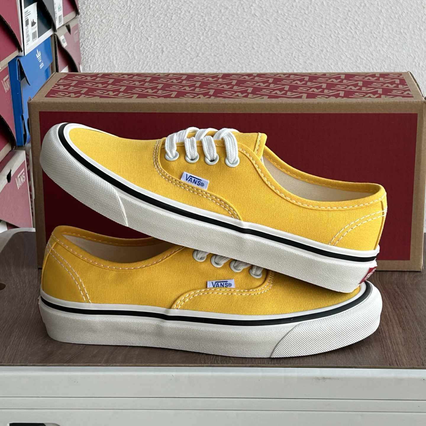 Vans Authentic 44 DX Low-Top Sneakers Yellow