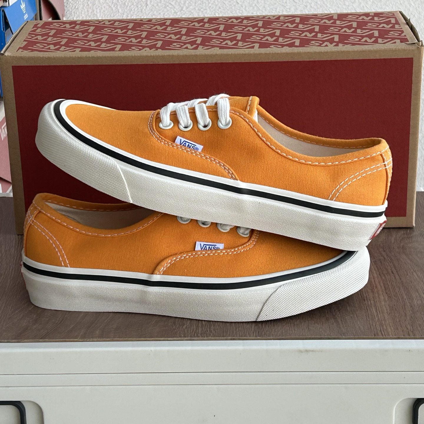 Vans Authentic 44 DX Low-Top Skate Shoes Orange