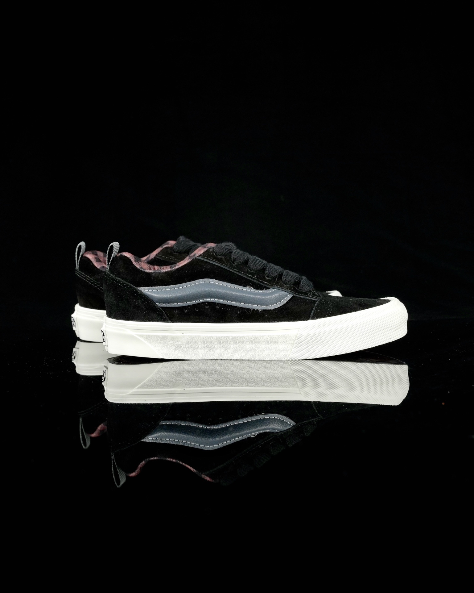 Vans Knu Skool Low Suede Sneakers Black