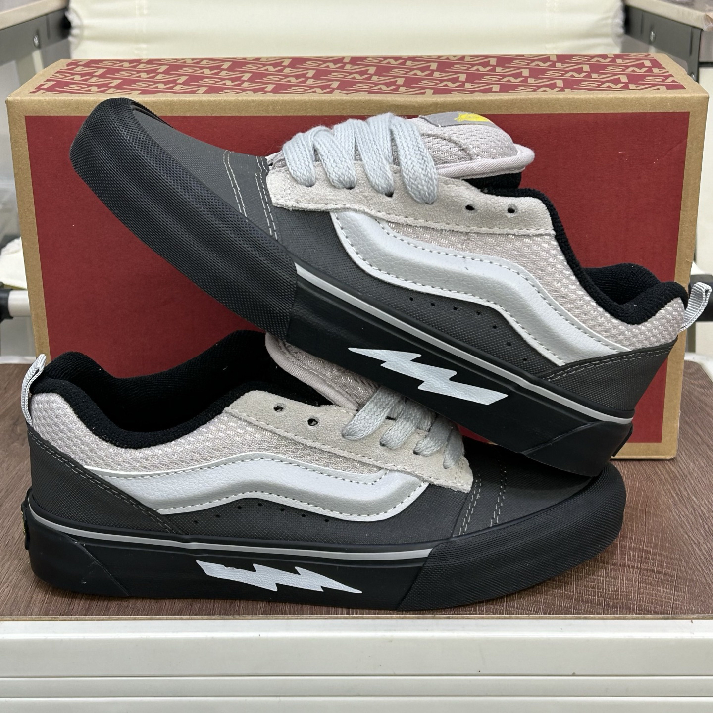 Vans Knu Skool Low-Top Skate Shoes Black/Grey