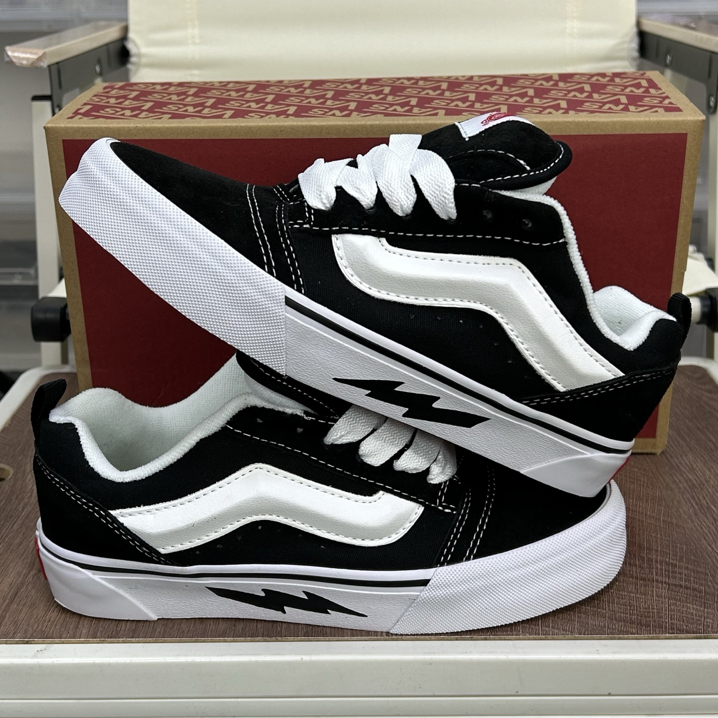 Vans Knu Skool Low Skate Sneakers Black/White