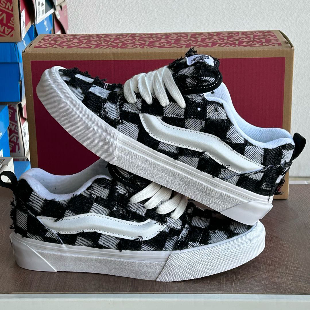 Vans Knu Skool Low Skate Shoes Black/White