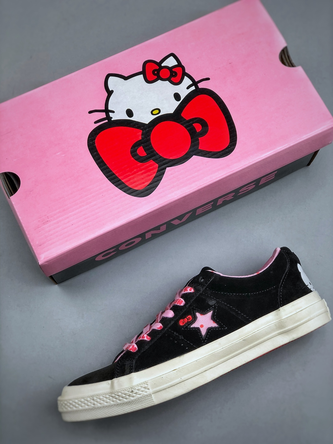 Converse x Hello Kitty One Star Suede Low Sneakers Black/Pink