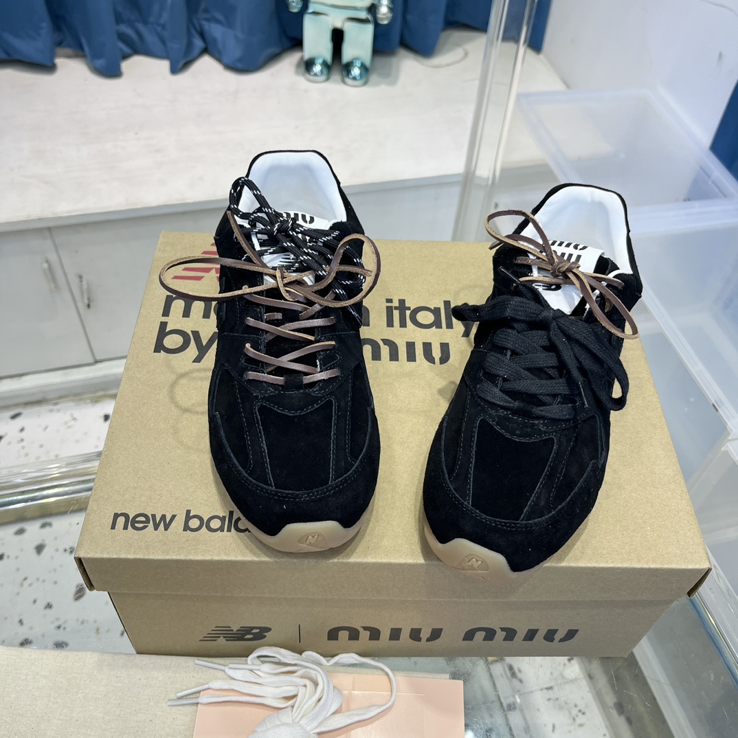 Miu Miu x New Balance 530 Sneakers Black