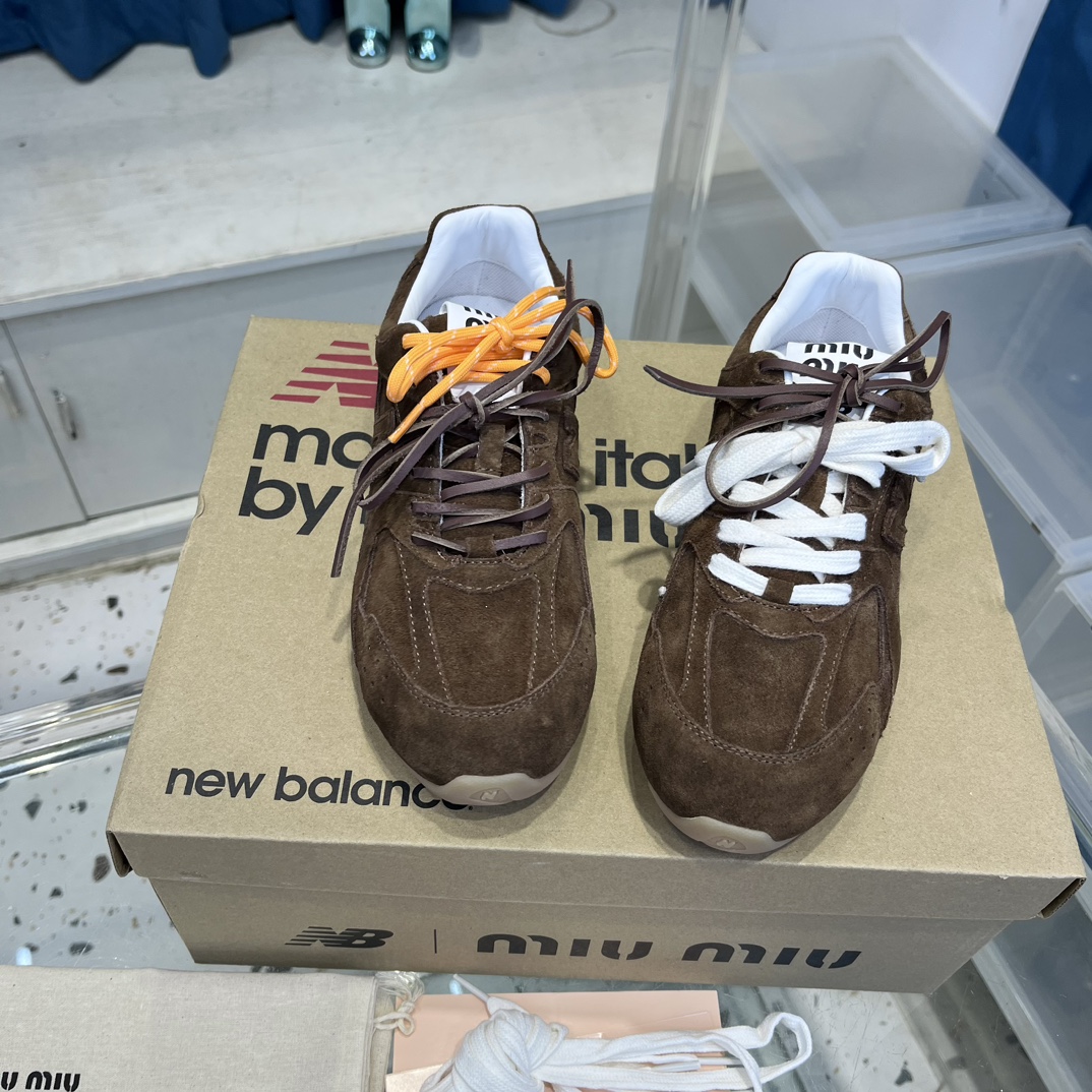 New Balance 530 Suede Sneaker Brown