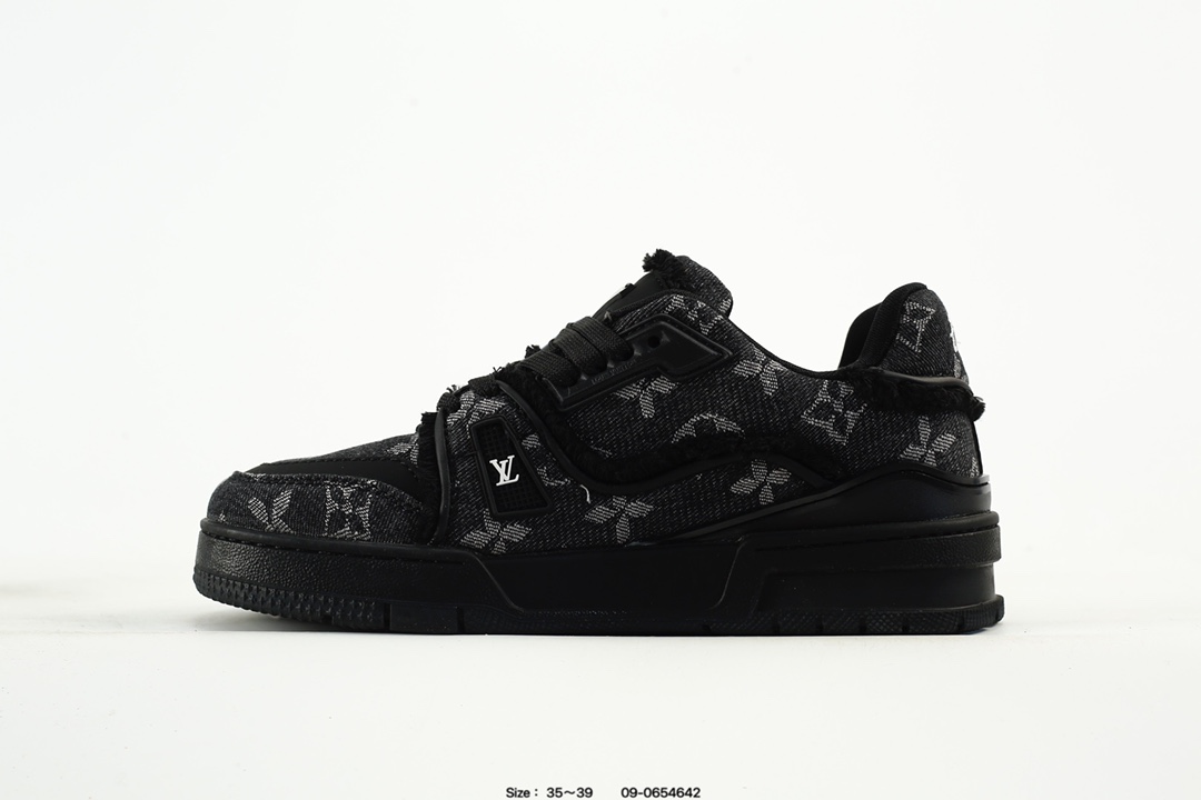 Louis Vuitton Trainer Low Sneakers Black