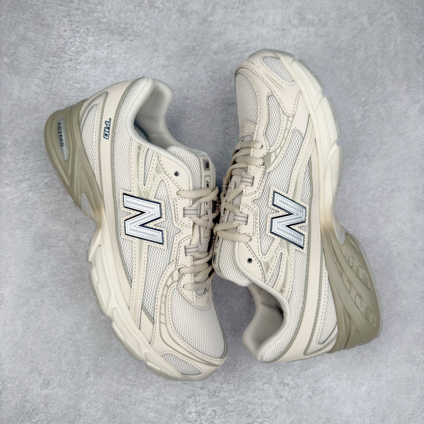 New Balance MR740 Retro Runners Grey