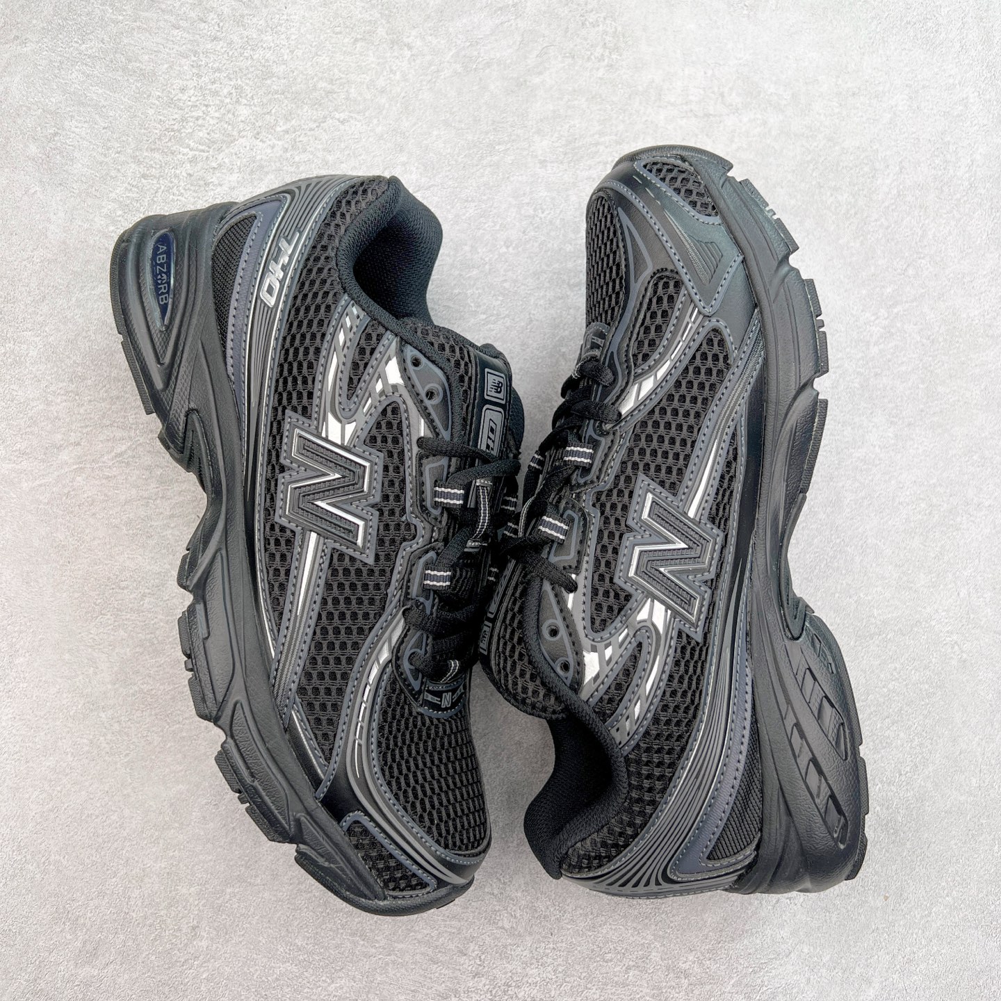 New Balance MR740 Retro Runners Black