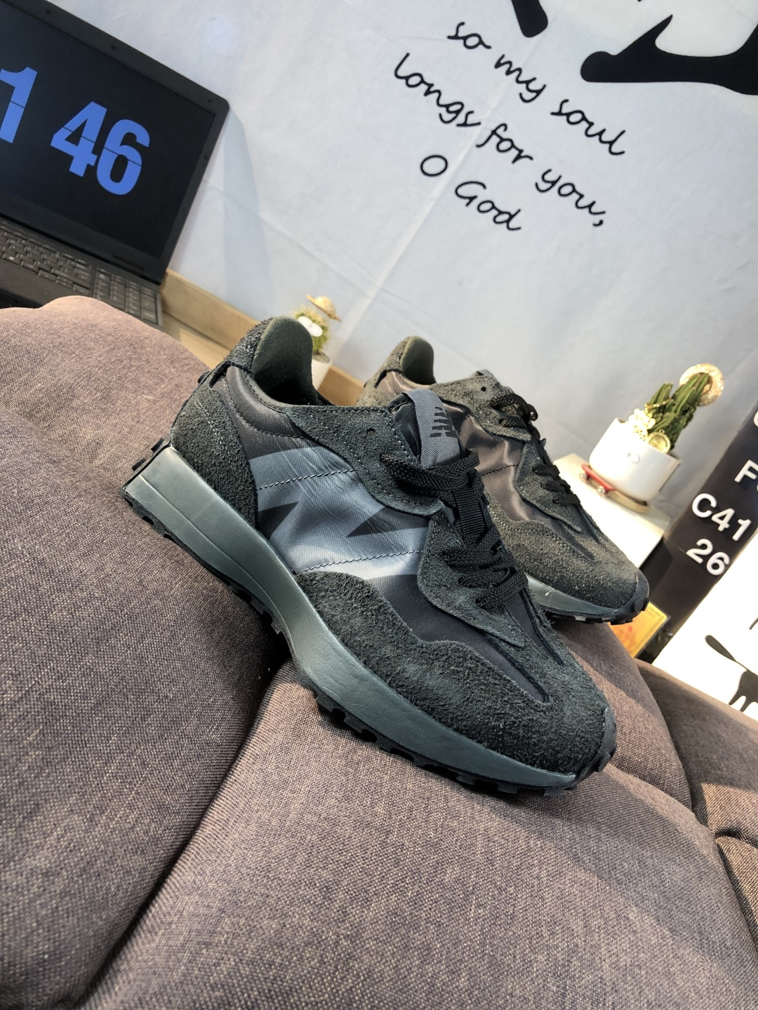 New Balance 327 Retro Runner Black