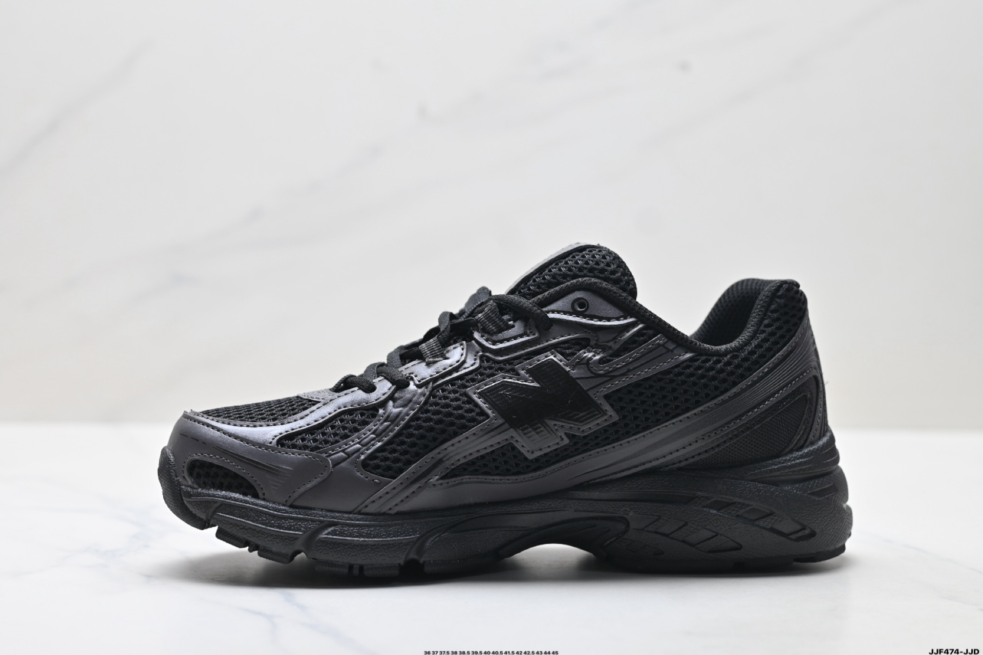 New Balance 740 Retro Runner Black