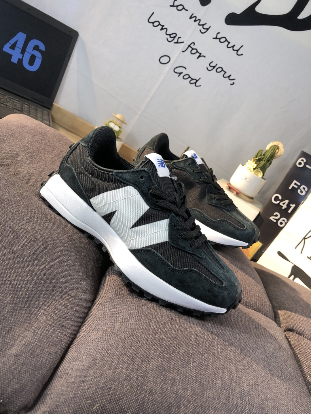 New Balance 327 Retro Runner Black