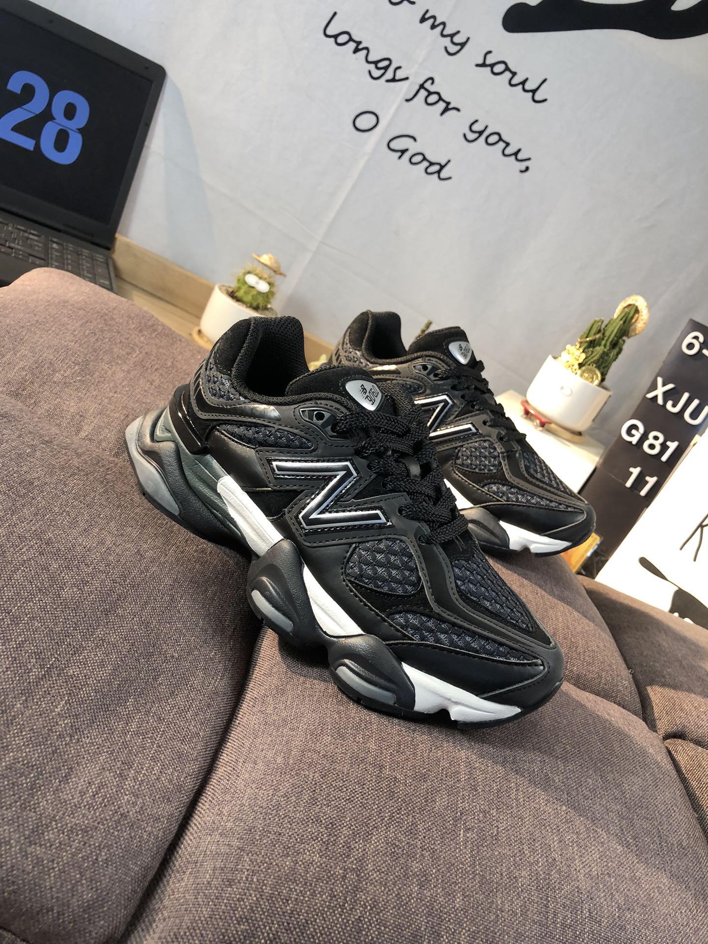 New Balance 9060 Dad Sneakers Black