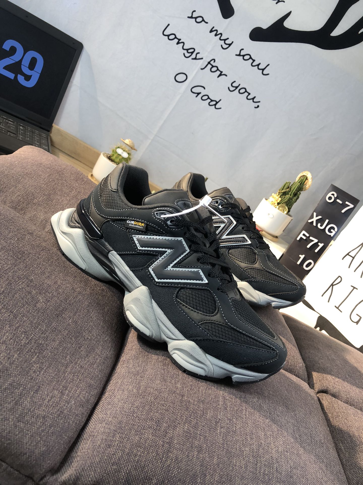 New Balance 9060 Retro Runner Black/Grey