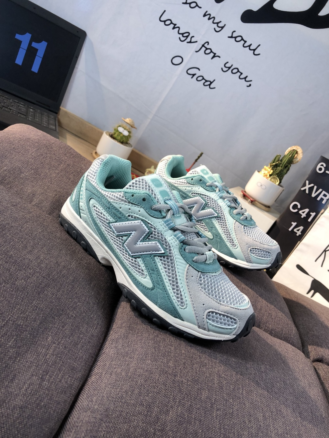 New Balance 204 Retro Runner Teal