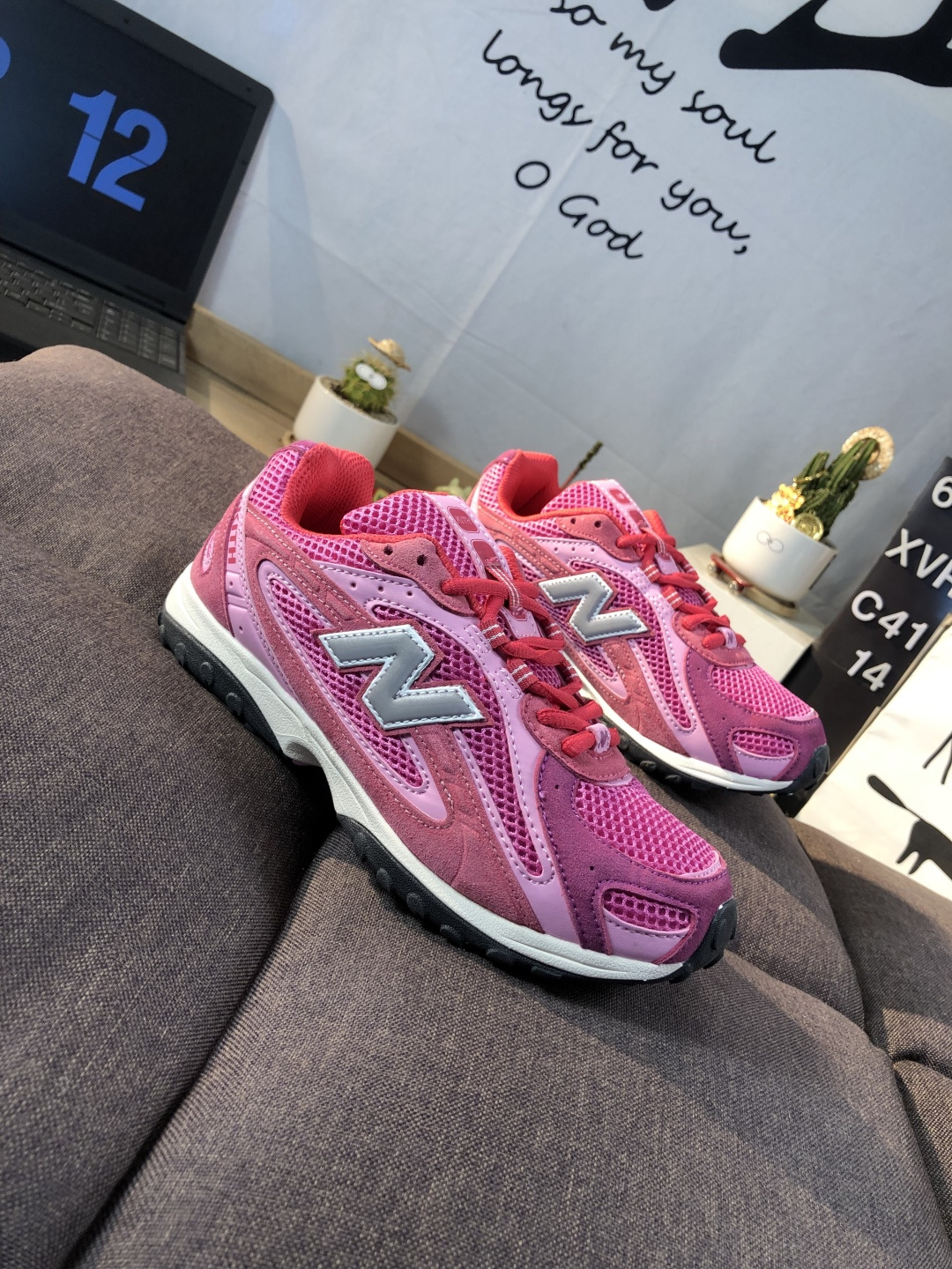 New Balance 204 Retro Runner Pink