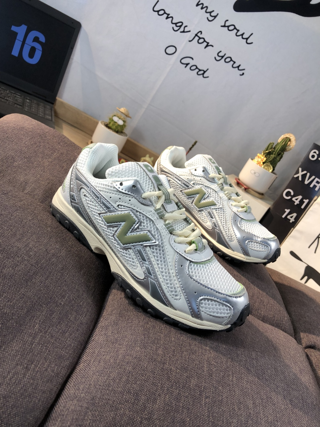 New Balance 204 Retro Dad Sneakers White/Silver