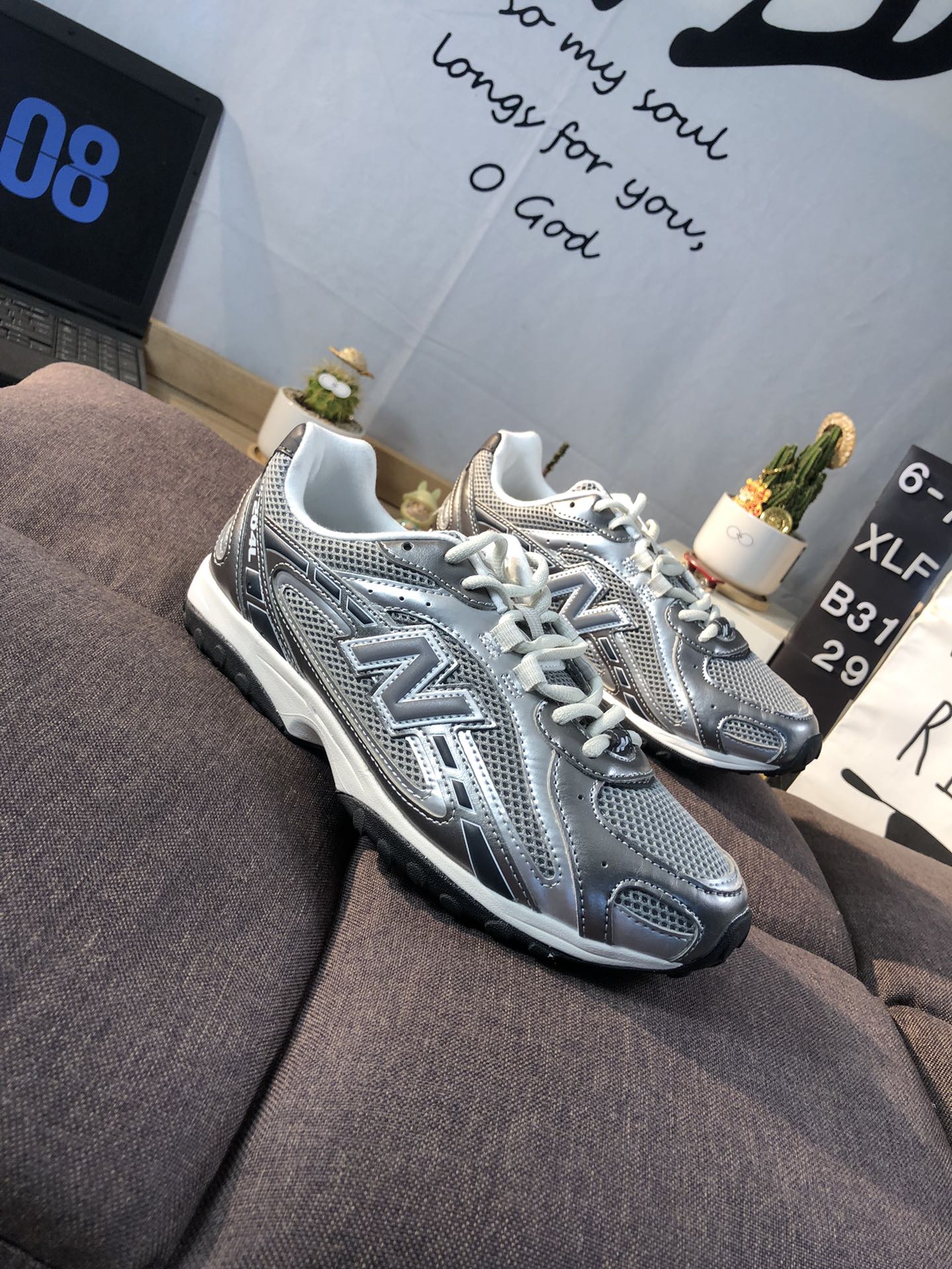 New Balance 204L Low-Top Sneakers Silver